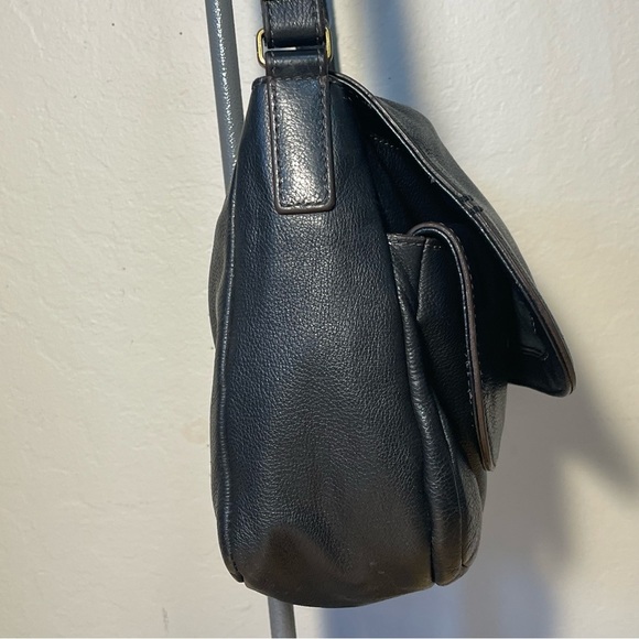 Fossil Black Leather Bag Double Flap Closure onf Front - Picture 3 of 15